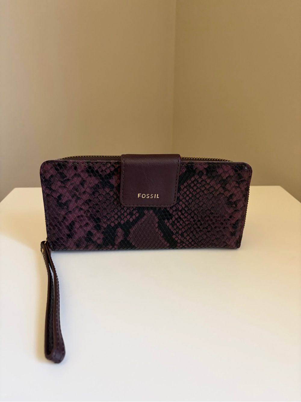 Fossil Snake-Embossed Wristlet Wallet